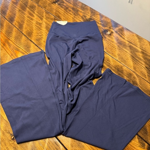 OFFLINE By Aerie Size Med Tall High Waisted Crossover Super Flare Leggings Navy - Picture 2 of 12